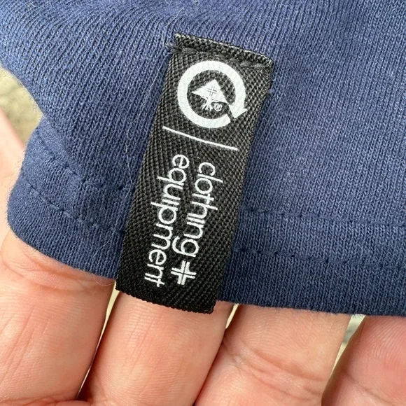 LRG Blue Graphic Men's Shirt with the lion’s head on it Size XL - Picture 5 of 6